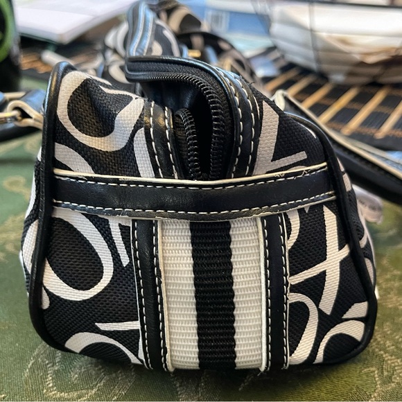 XOXO black and white handbag - new with tags - Picture 6 of 6